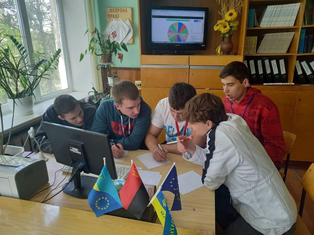 У Чернівецькому вищому професійному училищі радіоелектроніки триває декада громадянської освіти