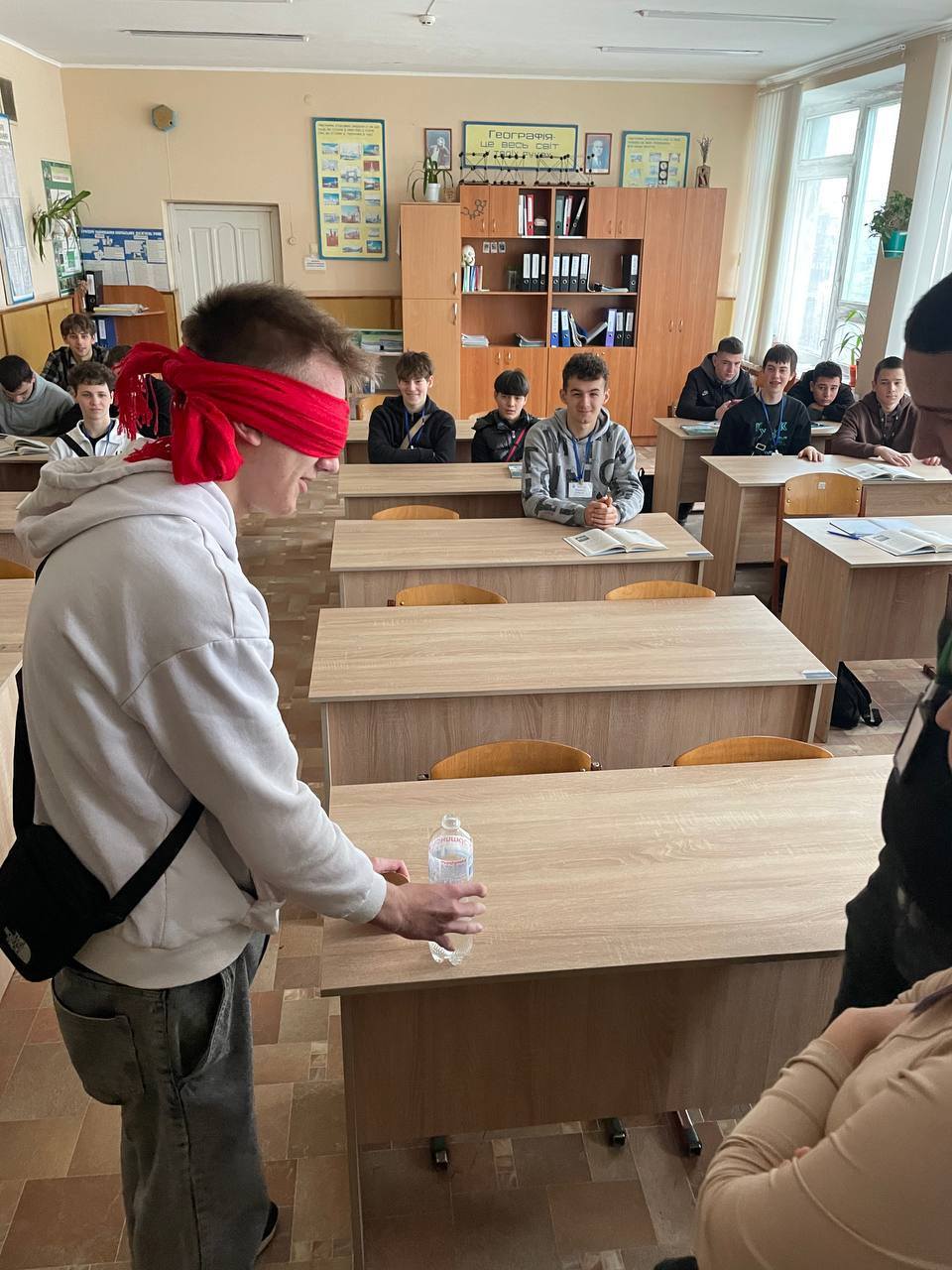 Взуй чужі черевики